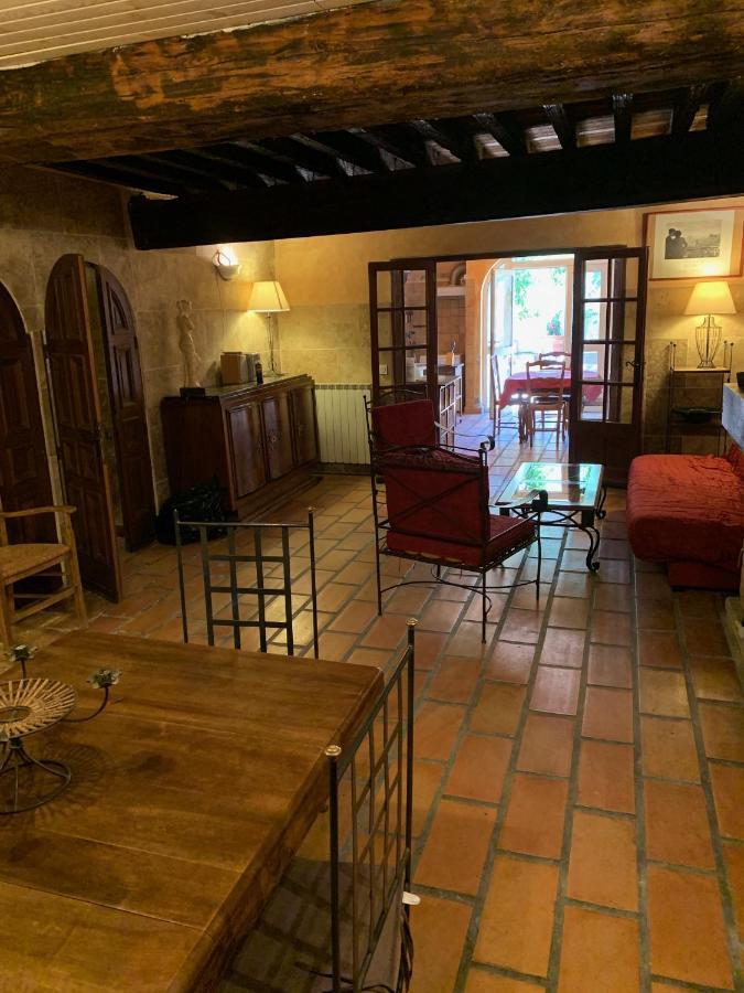 La Maison Sur La Place Айга-Мортас Екстериор снимка