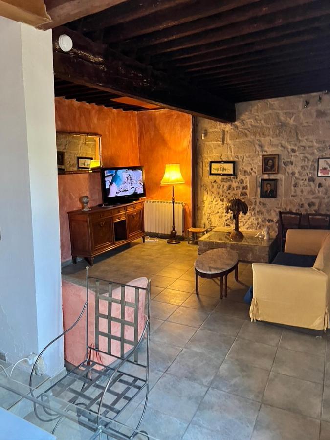 La Maison Sur La Place Айга-Мортас Екстериор снимка