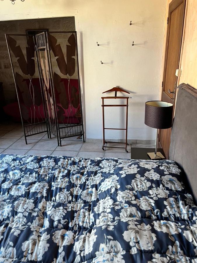 La Maison Sur La Place Айга-Мортас Екстериор снимка