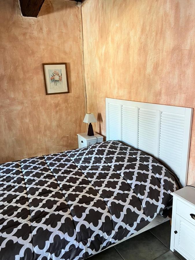 La Maison Sur La Place Айга-Мортас Екстериор снимка